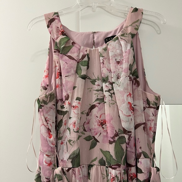 Floral dress 🌸 - Picture 9 of 12